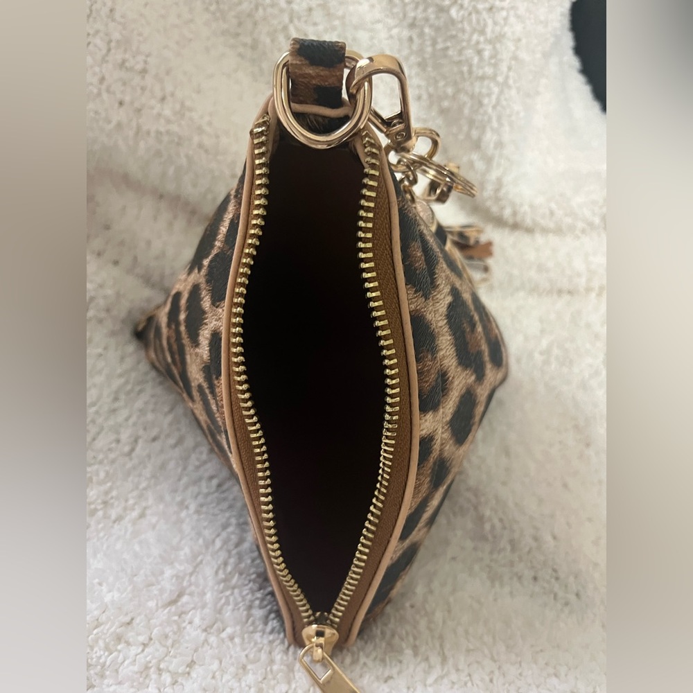 simply diva boutique pyramid cheetah wristlet - Picture 3 of 5